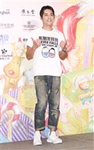 藍正龍出席中廣「擁抱希望傳出愛」義賣活動關懷唐氏症寶寶。（記者林士傑/攝影）