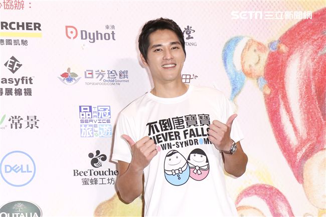 藍正龍出席中廣「擁抱希望傳出愛」義賣活動關懷唐氏症寶寶。（記者林士傑/攝影）