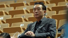 嚴凱泰3月間現身球場 觀看SBL（1）媒體報導，裕隆集團董事長嚴凱泰（圖）3日驟逝。北榮不具名人士表示，嚴凱泰已因食道癌住院治療很久，今天辭世，但裕隆集團尚未對外發表聲明。圖為嚴凱泰今年3月間現身球場，觀看超級籃球聯賽（SBL）賽事。（資料照片）中央社記者孫仲達攝　107年12月3日