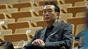 嚴凱泰3月間現身球場 觀看SBL（1）媒體報導，裕隆集團董事長嚴凱泰（圖）3日驟逝。北榮不具名人士表示，嚴凱泰已因食道癌住院治療很久，今天辭世，但裕隆集團尚未對外發表聲明。圖為嚴凱泰今年3月間現身球場，觀看超級籃球聯賽（SBL）賽事。（資料照片）中央社記者孫仲達攝　107年12月3日