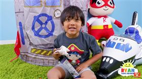 （圖／翻攝自Ryan ToysReview YouTube）YouTuber,富豪,男童,玩具,開箱