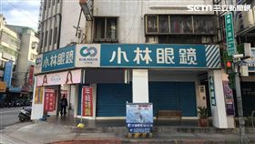 台北市中山區的《小林眼鏡》騎樓廣告看板遭駭，前天晚間8時許開始播放無碼A片（楊忠翰攝）