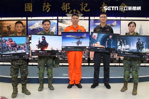 國防部發表「民國108年國軍形象月曆」。（記者邱榮吉/攝影）