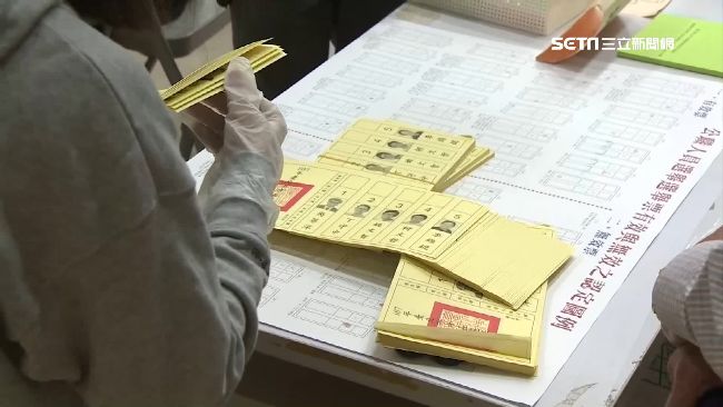 北市長驗票　驚傳99張空白票灌給他