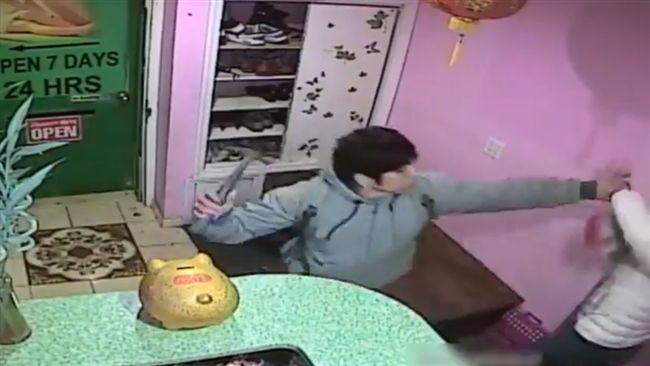 不給他性服務！女店員遭掐脖、鐵錘打