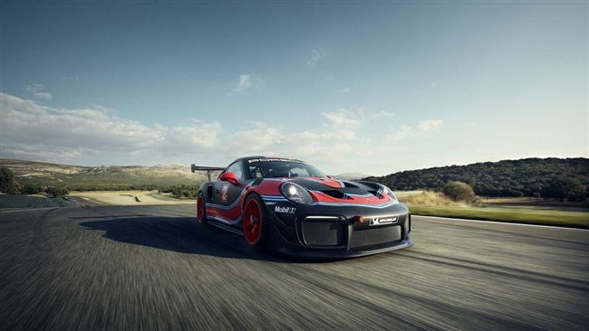 全新700 匹馬力　911 GT2
