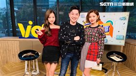 主持人徐晞庭與國民彩妝師李明川、小潔介紹2018秋冬彩妝時尚。
李明川解答氣墊粉餅易乾枯原因。
李明川示範2018秋冬金屬眼妝化法。
2018秋冬眉型有別以往眉峰過高造成表情驚訝狀
2018秋冬腮紅以霧面玫瑰色調營造自然氣色。