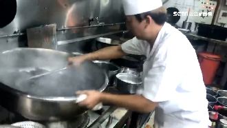 餐廳法寶！臉盆鍋一次煮百份超省時