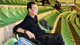 視球員如家人！嚴凱泰幫把機車換汽車