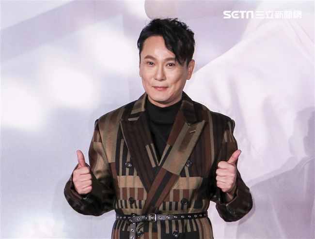 「情歌王子」張信哲回鄉舉辦《未來式》巡演攻蛋記者會，演藝圈大咖力挺支持讓張信哲又驚又喜。（記者林士傑/攝影）