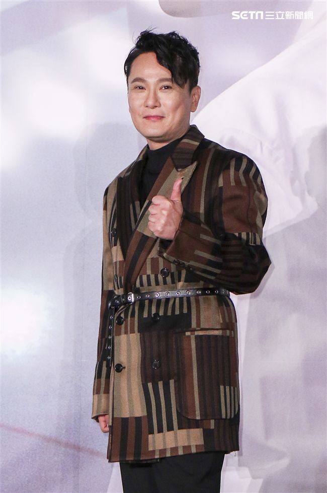 「情歌王子」張信哲回鄉舉辦《未來式》巡演攻蛋記者會，演藝圈大咖力挺支持讓張信哲又驚又喜。（記者林士傑/攝影）