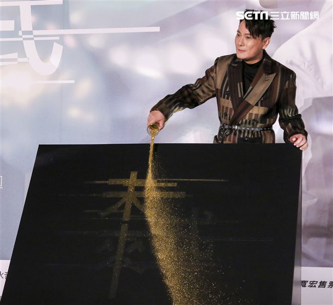 「情歌王子」張信哲回鄉舉辦《未來式》巡演攻蛋記者會，演藝圈大咖力挺支持讓張信哲又驚又喜。（記者林士傑/攝影）