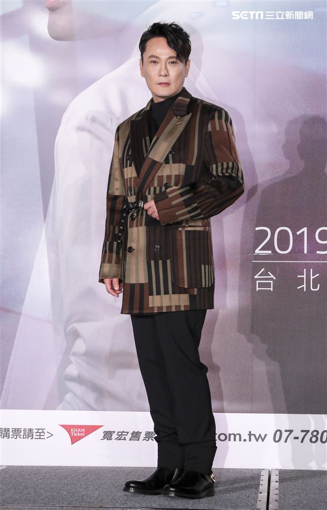 「情歌王子」張信哲回鄉舉辦《未來式》巡演攻蛋記者會，演藝圈大咖力挺支持讓張信哲又驚又喜。（記者林士傑/攝影）