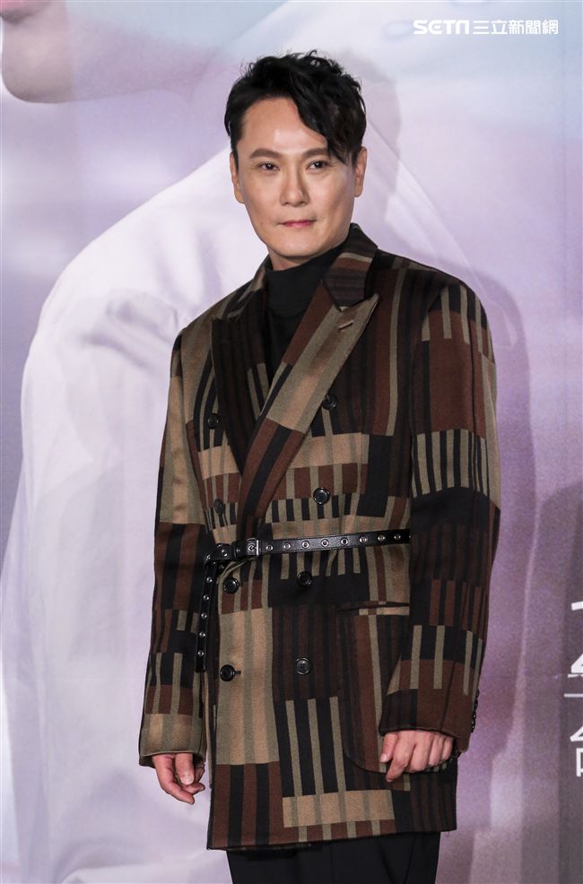 「情歌王子」張信哲回鄉舉辦《未來式》巡演攻蛋記者會，演藝圈大咖力挺支持讓張信哲又驚又喜。（記者林士傑/攝影）