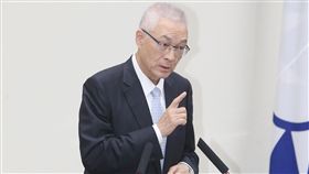 吳敦義邀15縣市長參與黨決策（1）國民黨主席吳敦義28日在選後首度召開的中常會上表示，「本黨革新的第一步，就是希望能夠敦請我們最新民意的15位縣市長能夠參與、而且積極的參與我們國民黨決策的機制」。中央社記者郭日曉攝　107年11月28日