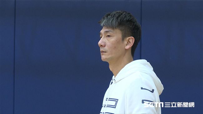 回憶嚴凱泰　邱啟益：他把我們當家人