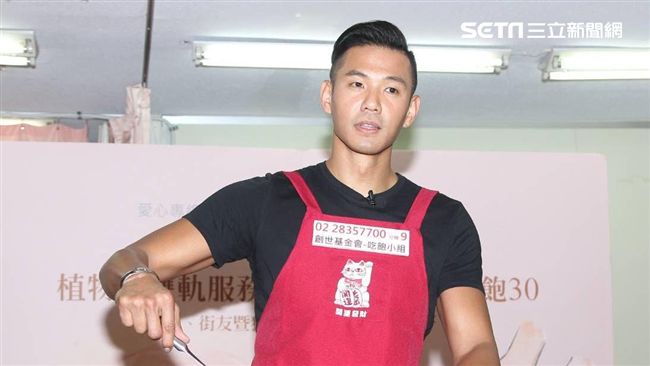 食尚爆資遣潮！黑人榮耀「當墊檔的」