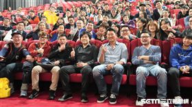 王建民和導演陳惟揚。（圖／記者王怡翔攝影）