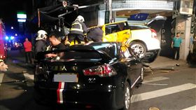 新北,鶯歌,車禍,計程車,攔腰撞（圖／翻攝畫面）