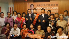 藝人謝祖武（中）受邀擔任失智友善大使。（資料來源：台灣失智症協會）