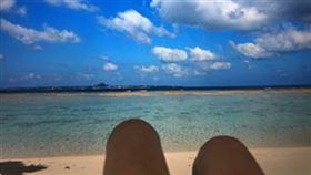 弟弟傳度假美照給姐姐羨慕，真相讓人笑噴。（圖／翻攝爆笑公社）