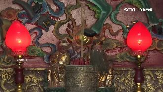 求家庭和樂來這裡！拜土地公一家四口