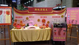 台北市推環保鞭炮車　民眾可免費借用台北市政府購置6台「環保鞭炮車」，提供民眾免費借用，民眾只要在3天前持身分證明文件到12個區公所登記借用即可，每次最長可借7天，歡迎多加利用。（台北市民政局提供）中央社記者梁珮綺傳真　107年12月6日