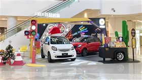 買smart全車系即送Apple iPhone XR 256GB及smart超酷專屬手機殼。（圖／Smart提供）