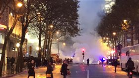 法國巴黎黃背心抗爭運動／讀者吳先生授權提供