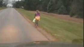 美國,女童徒步有8公里上學（圖／翻攝自臉書）