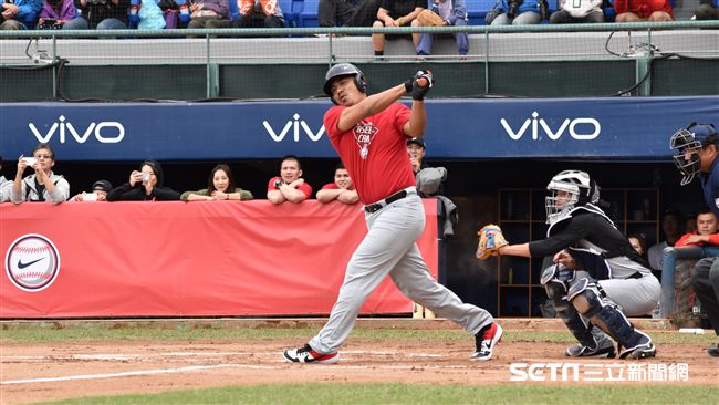 王建民對決陳金鋒。（圖／記者王怡翔攝影）