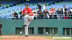 王建民對決陳金鋒。（圖／記者王怡翔攝影）