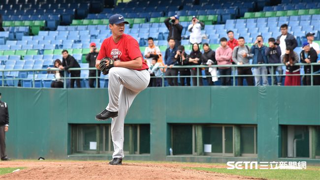 王建民對決陳金鋒。（圖／記者王怡翔攝影）