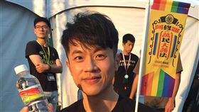 焦糖哥哥參與婚姻平權活動不遺餘力。（圖／翻攝自焦糖陳嘉行臉書）