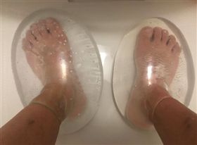 日本,保險套,泡腳,魯蛇,創意（圖／翻攝自おまる推特）