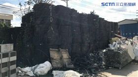 保七總隊刑警大隊日前追查雲林縣斗南鎮某工廠，發現工廠遭堆置廢光纖電纜多達上千噸。根據廢棄物的標籤及清運車輛資料，不肖業者向電信、有線電視業者收受之廢光纖電纜，結果未送到合法工廠處理，偷偷以黑櫃申報出口、私下設置非法工廠來處理、找地方堆置，初估不法獲利至少2000多萬。（圖／翻攝畫面）