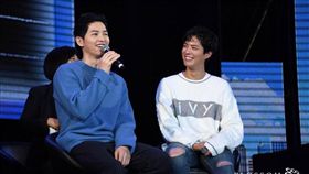 朴寶劍宋仲基　圖／翻攝自BLOSSOM臉書