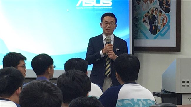 聯考英文19分…他變UCLA教授