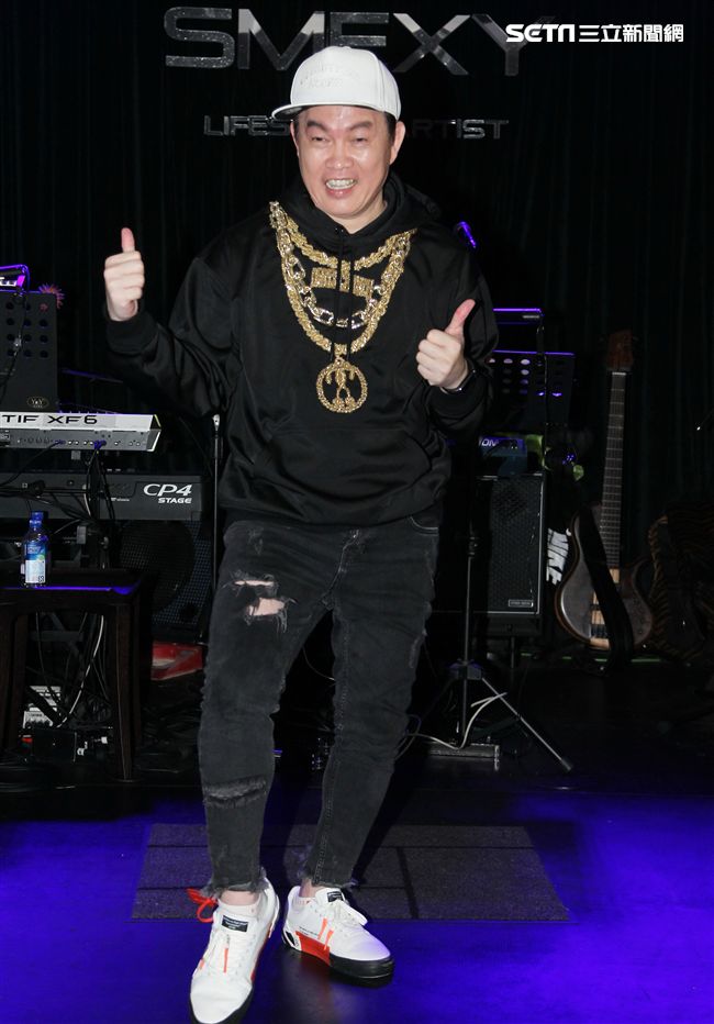 康康的喉嚨才剛好，又發現膝蓋有撕裂傷，（8）日舉辦新歌發表會。（圖／記者邱榮吉攝影）