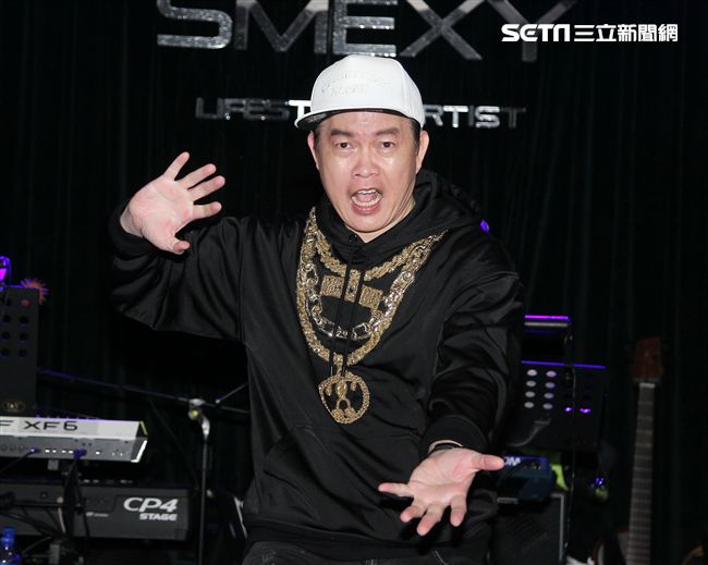 康康的喉嚨才剛好，又發現膝蓋有撕裂傷，（8）日舉辦新歌發表會。（圖／記者邱榮吉攝影）