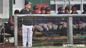 中道中學陸永茂教練。（圖／記者王怡翔攝影）