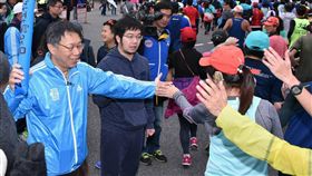 2017年柯文哲台北馬拉松幫鳴槍　北市府提供