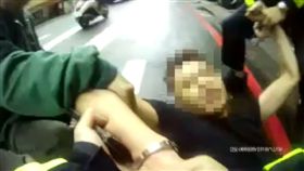 新北,妨害公務,幹你娘,上銬,壓制。翻攝畫面