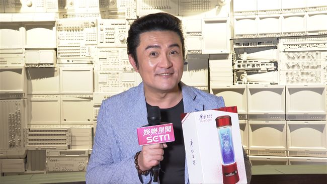 李㼈聖誕超暖心！揪你健康「喝好水」