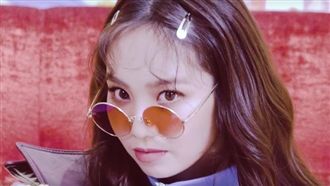 陳芳語逆光飛翔！備禮揪粉絲嗨翻聖誕