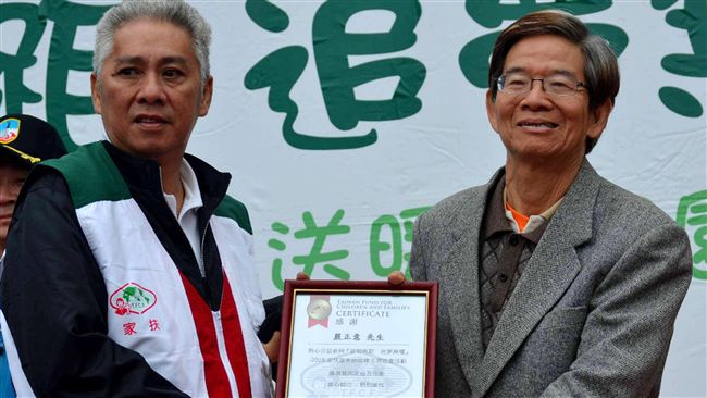 退休教授小額募款　受家扶表揚！