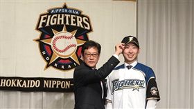 金子千尋加入日本火腿。（圖／記者王怡翔攝影）