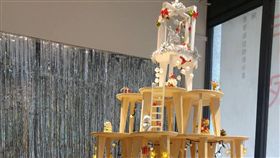 北科大用101張木凳堆成聖誕樹台北科技大學舉辦「木．作．家」15校聯合創作成果特展，為迎接耶誕節，北科大團隊用101張「福凳」，堆疊出別出心裁的聖誕樹。（北科大提供）中央社記者許秩維傳真  107年12月10日