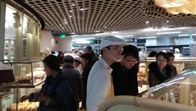 被指台獨麵包  吳寶春麵包店生意不受影響雖然被部分中國大陸網民批評為「台獨麵包」，但位於上海的吳寶春麵包店內顧客仍多。中央社記者翟思嘉上海攝 107年12月10日