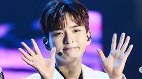 Super Junior厲旭 染上A型流感。IG